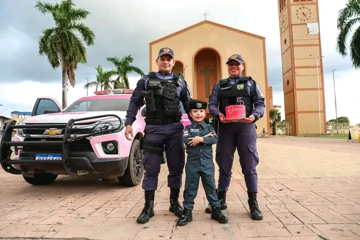 Em Parintins, criança de 5 anos sonha em ser policial militar e celebra aniversário com ensaio fotográfico em homenagem à Ronda Maria da Penha